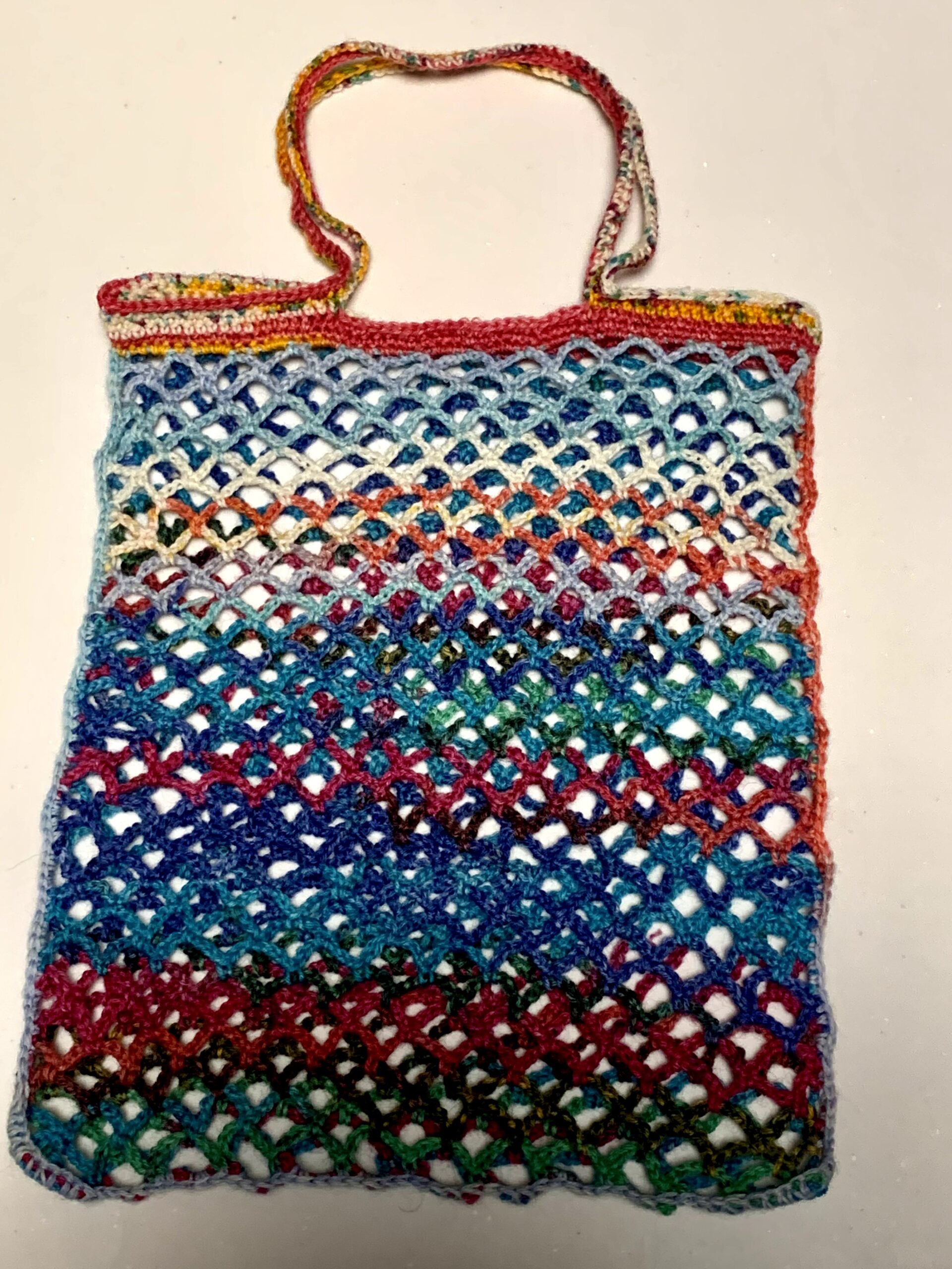 ネット編みのバッグ２